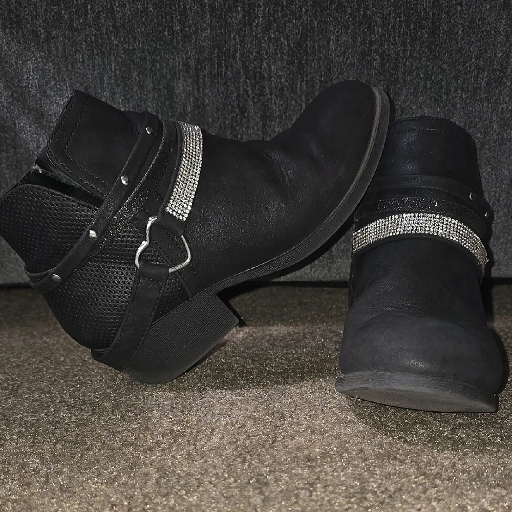 Girls Size 4 Black Ankle Boots with Silver Accents